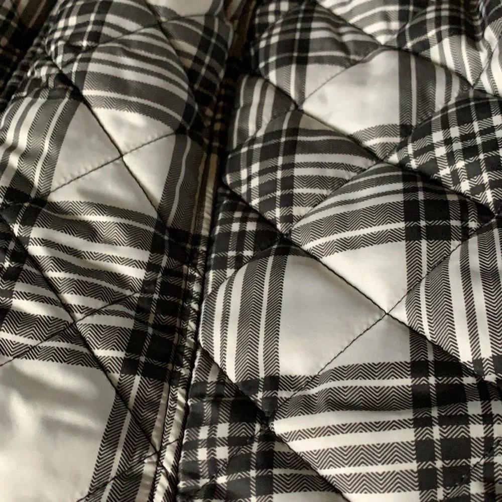 Size large puffy vest - Picture 2 of 4